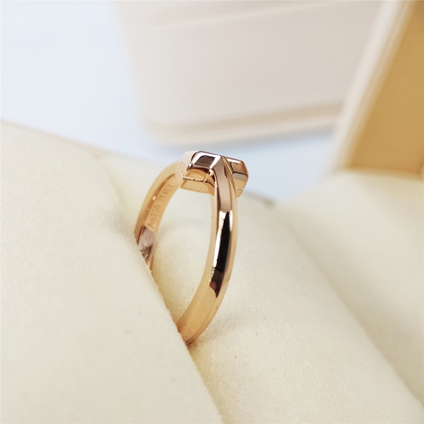 ティファニーアクセサリー着用イメージ